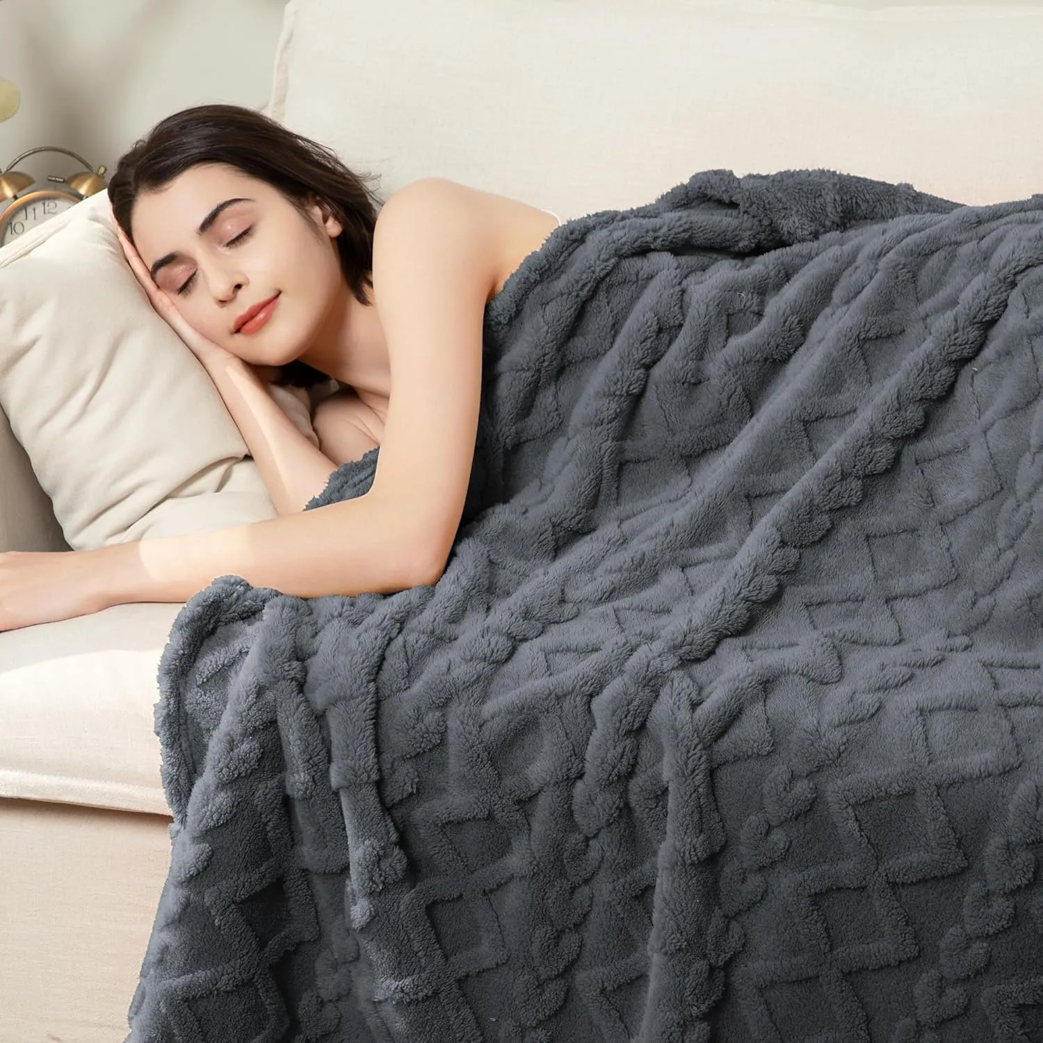 Aganear Fleece Throw Blanket - Cozy Soft Lightweight Fuzzy Throw Blanket for Women Portable Throw Blankets for Couch, Warm Present for Birthday, Christmas, Halloween, Housewarming(50"x60", Gray)