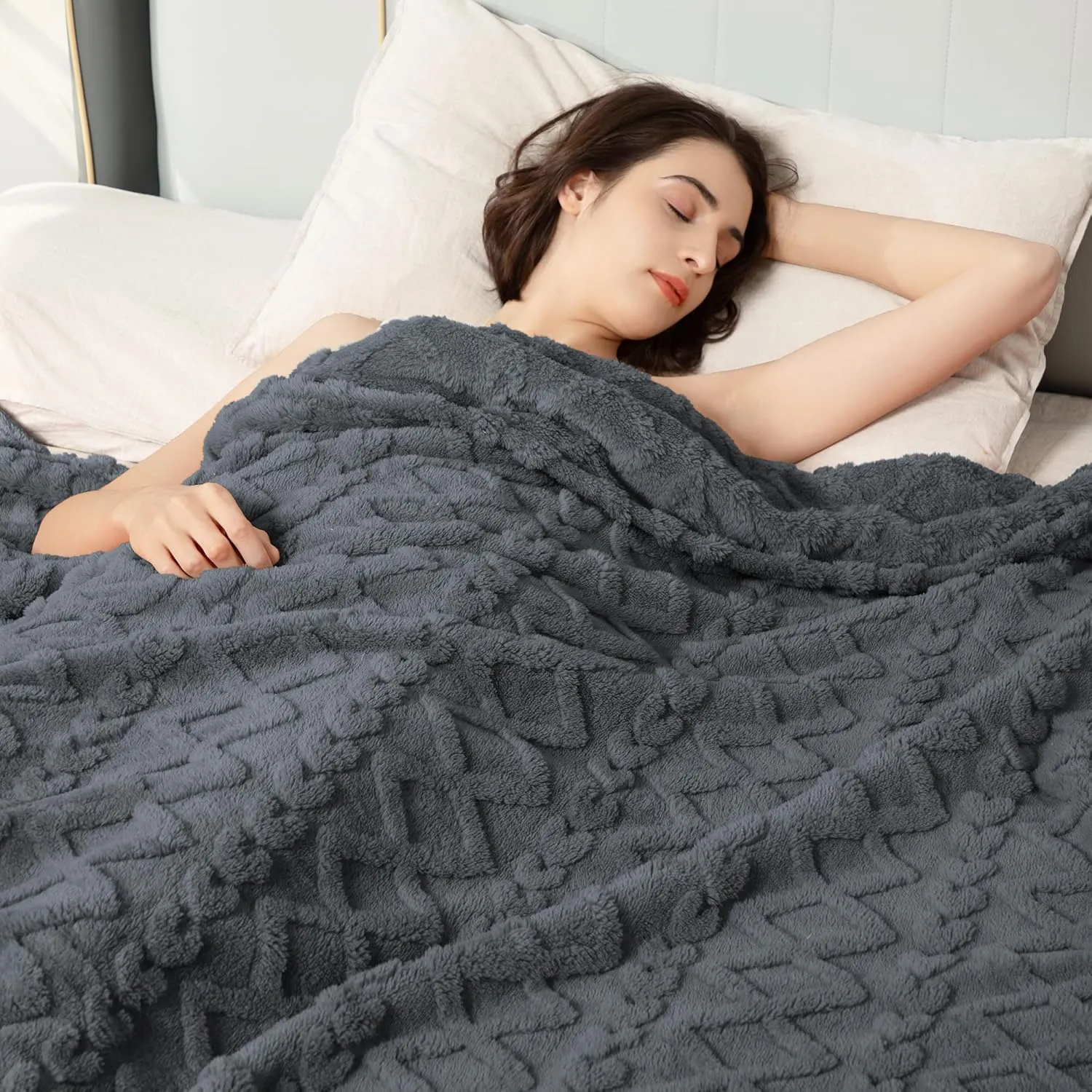 Aganear Fleece Throw Blanket - Cozy Soft Lightweight Fuzzy Throw Blanket for Women Portable Throw Blankets for Couch, Warm Present for Birthday, Christmas, Halloween, Housewarming(50"x60", Gray)