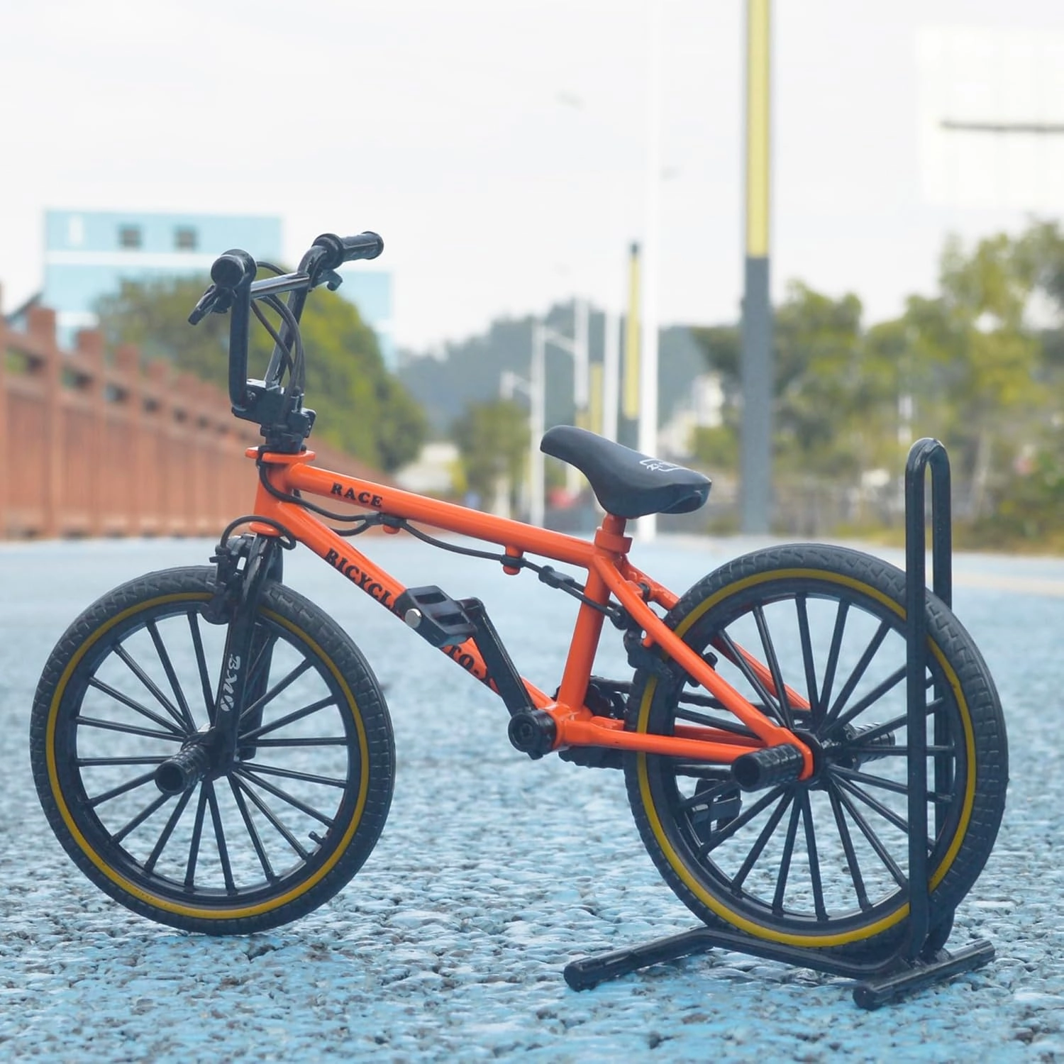 Ailejia Mini Diecast Finger Bike Extreme Sports Toy BMX Finger Bicycle Toys Game Set for Kids and Adults, Metal Bike Model Collections Decoration (BMX Red)