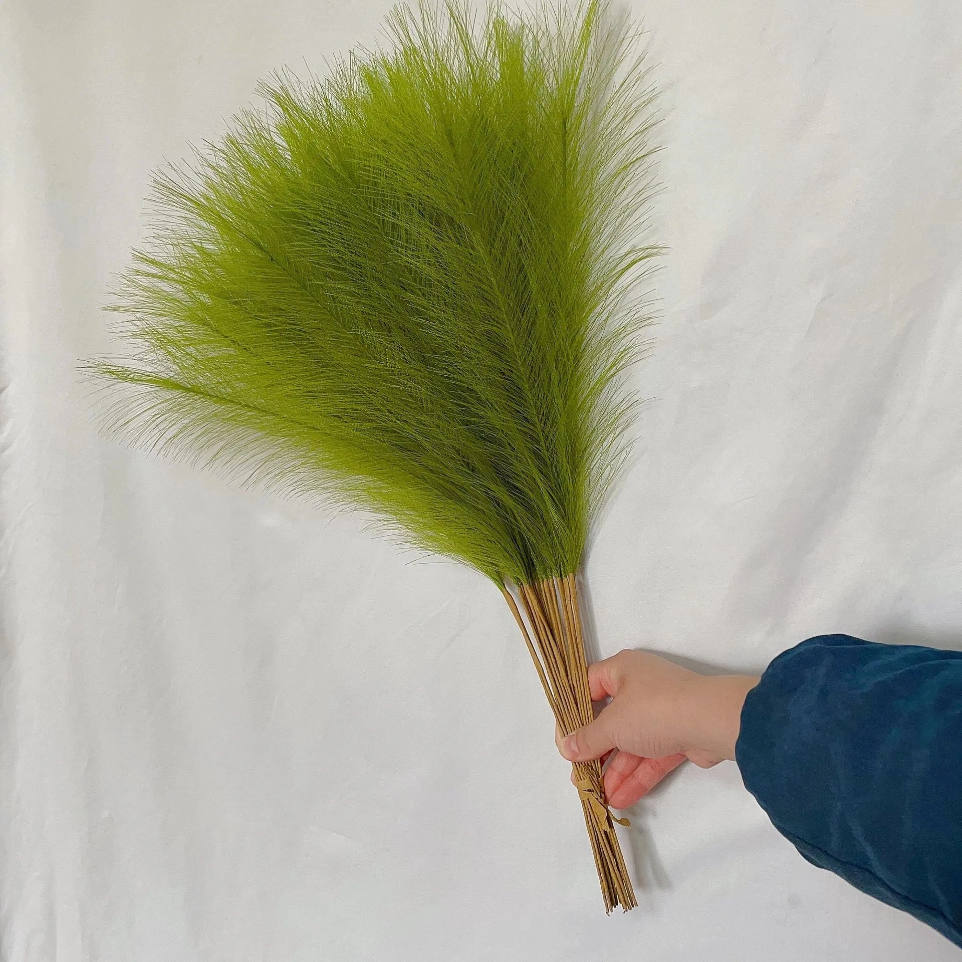 Bundle of 20 Faux Fluffy Pampas Grass Reeds