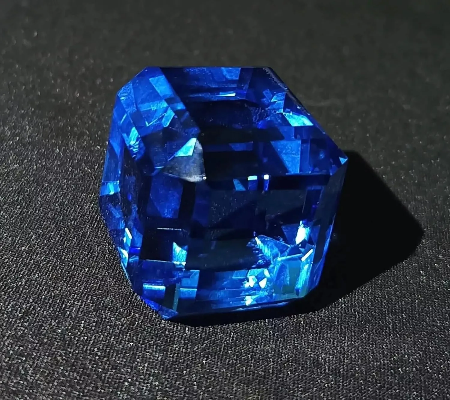 Certified Natural 100 Ct Brazilian Blue Topaz Cube Cut Loose Gemstone for Jewellery Making