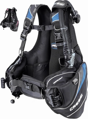 Cressi Lightest Travel Scuba Diving BCD - Folds Completely to Save Space - Fully Accessorised: 8 D-Rings, 2 Wide Side Pockets, 2 Rear Trim Pockets - High Lift Capacity - Travelight: Designed in Italy