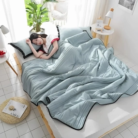 Eco-Friendly Bamboo Cooling Blanket - Lightweight, Breathable, Hypoallergenic