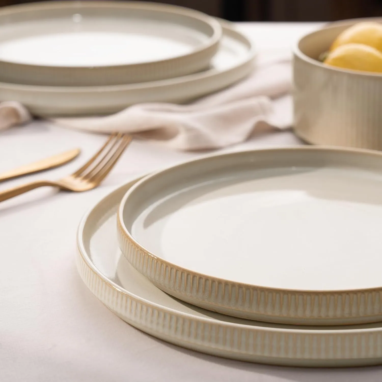 Famiware Star Dinnerware Sets, Plates and Bowls Set for 4, 12 Pieces Dishes- Chip and Scratch Resistant, Microwave and Dishwasher Safe Kitchen Set, Cappuccino White