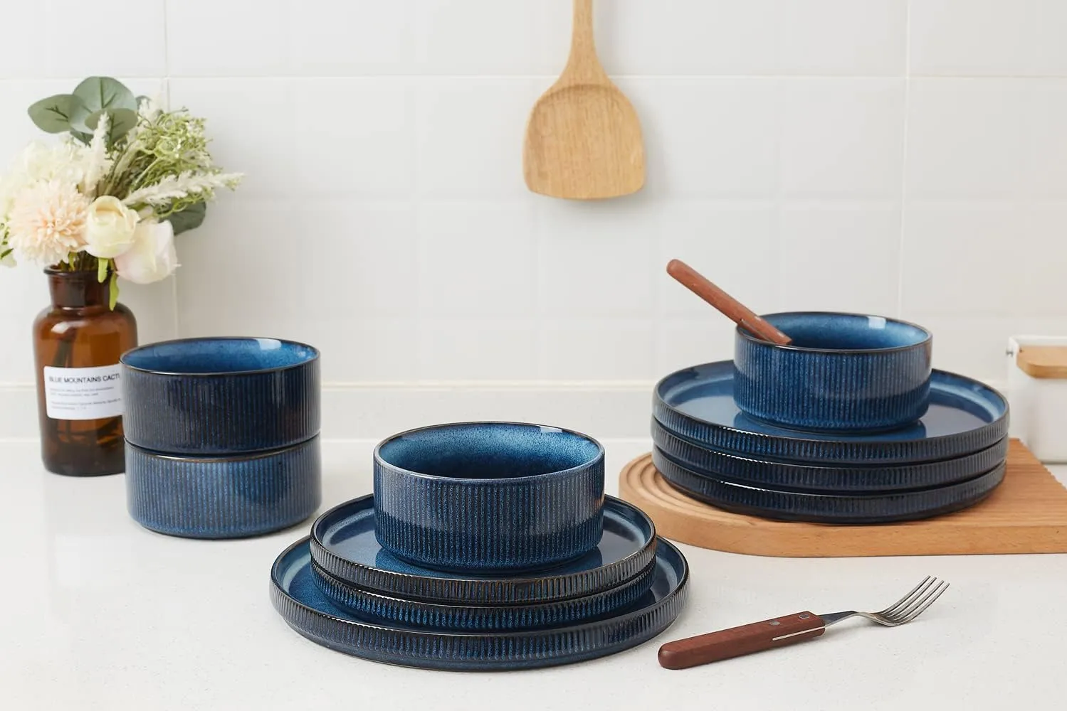 Famiware Star Plates and Bowls Sets, Modern Stoneware Dinnerware Sets for 6, 18-Piece Kitchen Dish Sets - Chip and Scratch Resistant, Microwave and Dishwasher Safe Tableware Set, Nebulas Blue