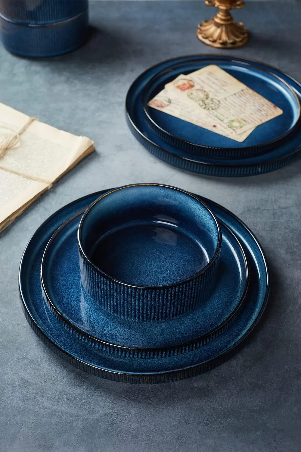 Famiware Star Plates and Bowls Sets, Modern Stoneware Dinnerware Sets for 6, 18-Piece Kitchen Dish Sets - Chip and Scratch Resistant, Microwave and Dishwasher Safe Tableware Set, Nebulas Blue