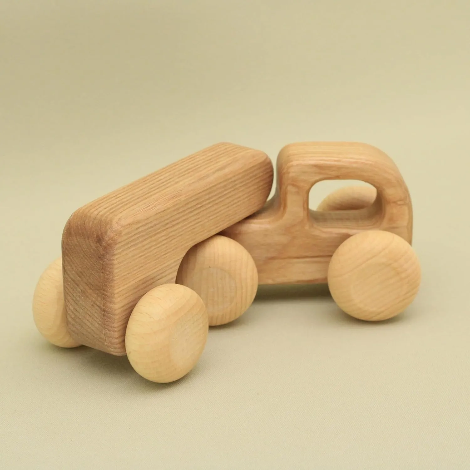 Free Shipping Natural Car with trailer, DC16 : Eco-Friendly Gift with Montessori and Waldorf Educational Influence Lotes Toys Baby Gift