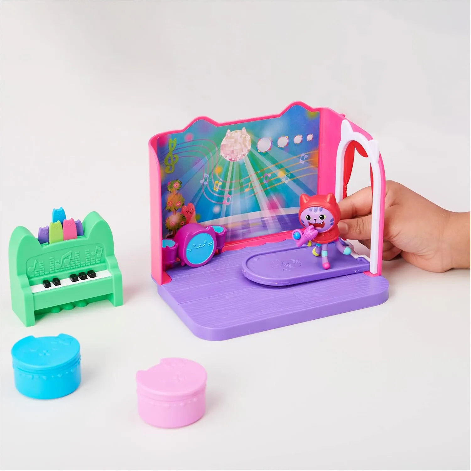 Gabby’s Dollhouse, Groovy Music Room with Daniel James Catnip Figure, 2 Accessories, 2 Furniture Pieces and 2 Deliveries, Kids Toys for Ages 3 and up