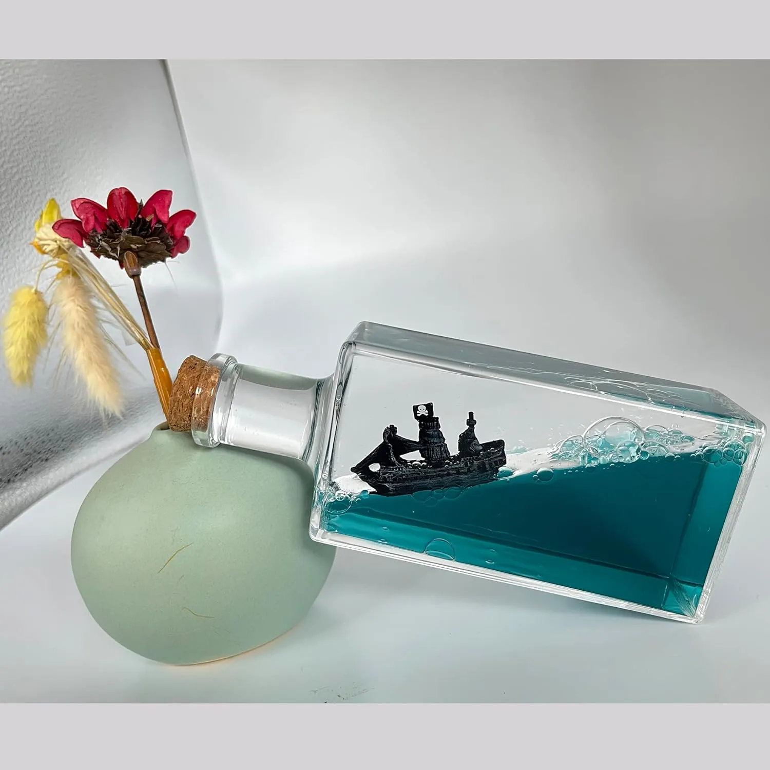 Honsheng Unsinkable Black Pearl Pirate Simulator Toy Wavey Boat in a Box Liquid Wave Cruise Fluid Ship Decoration Ornament for Car Decoration Paperweight Desk Toy Gifts