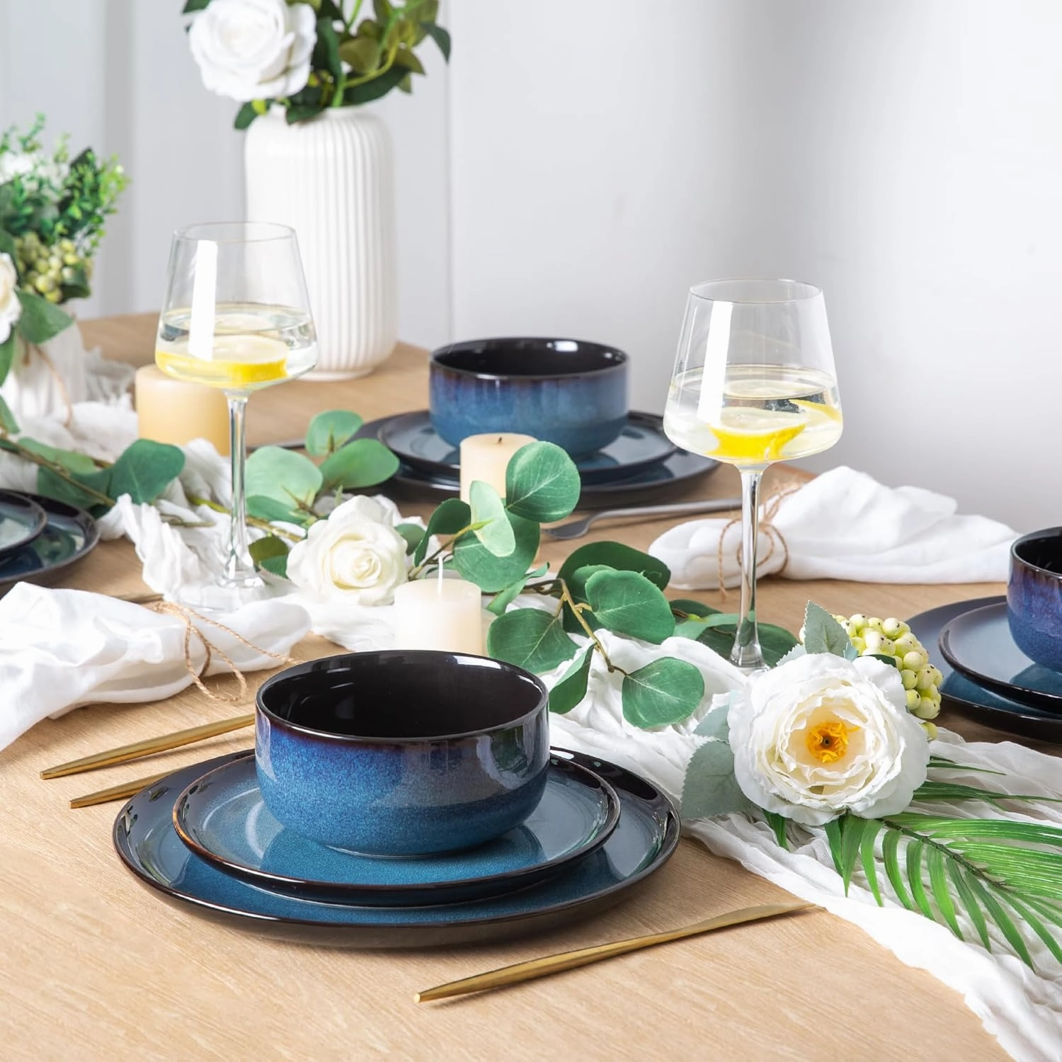 LERATIO Ceramic Dinner Plates Set of 6,10.5 Inch Reactive Glaze Porcelain Plates, Modern Shape Dinnerware Dishes Set for Kitchen,Microwave&Dishwasher&Oven Safe, Scratch Resistant-Blue