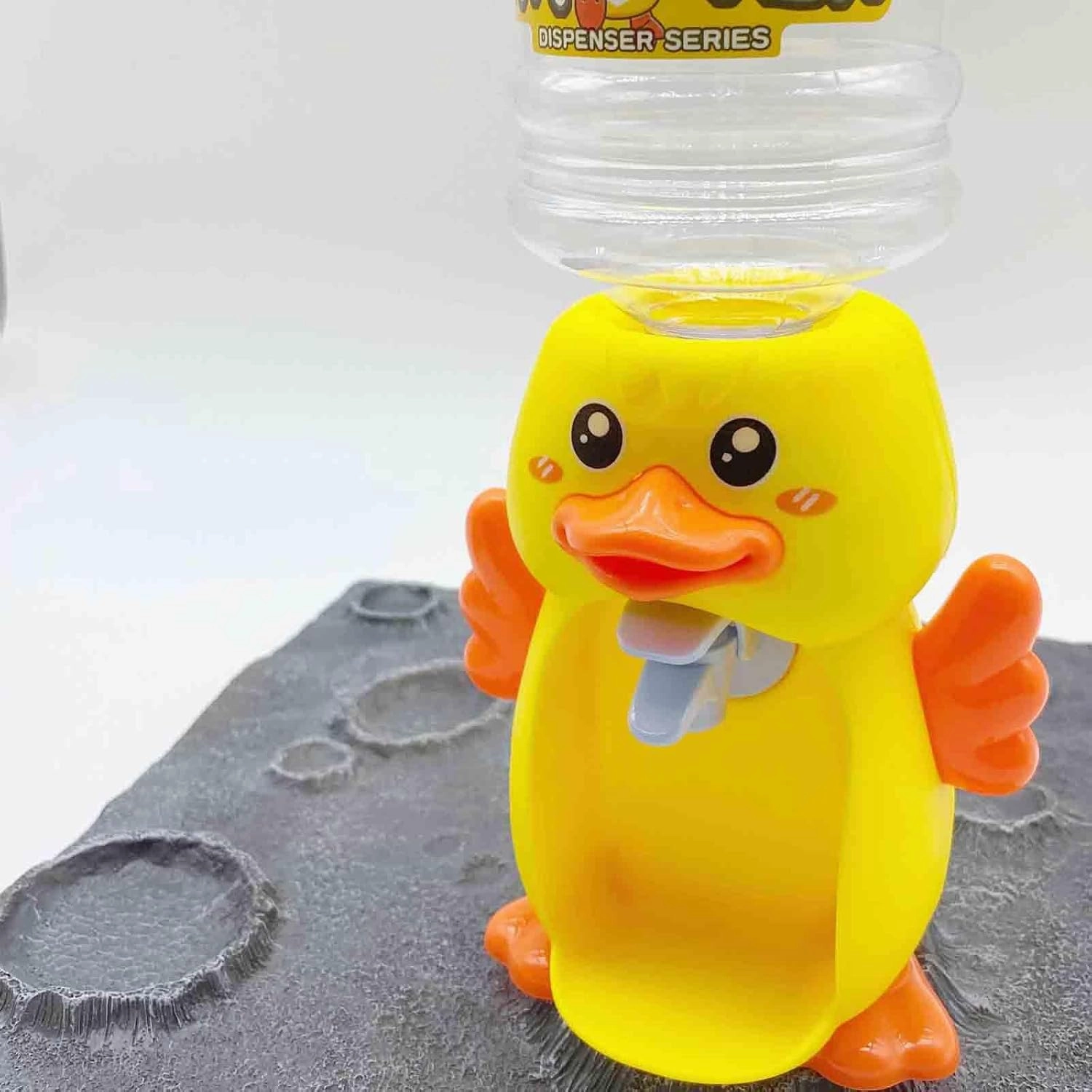 LUOZZY Mini Water Dispenser Toy for Kids Simulation Animal Water Machine Dollhouse Toy (Cute Duck)