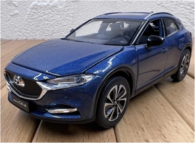 Metal Die Cast Toy Cars 1:32 for Mazda 2020 CX4 Car Alloy Model Ornaments Station Wagon SUV Scene Decoration for Home Or Office Décor