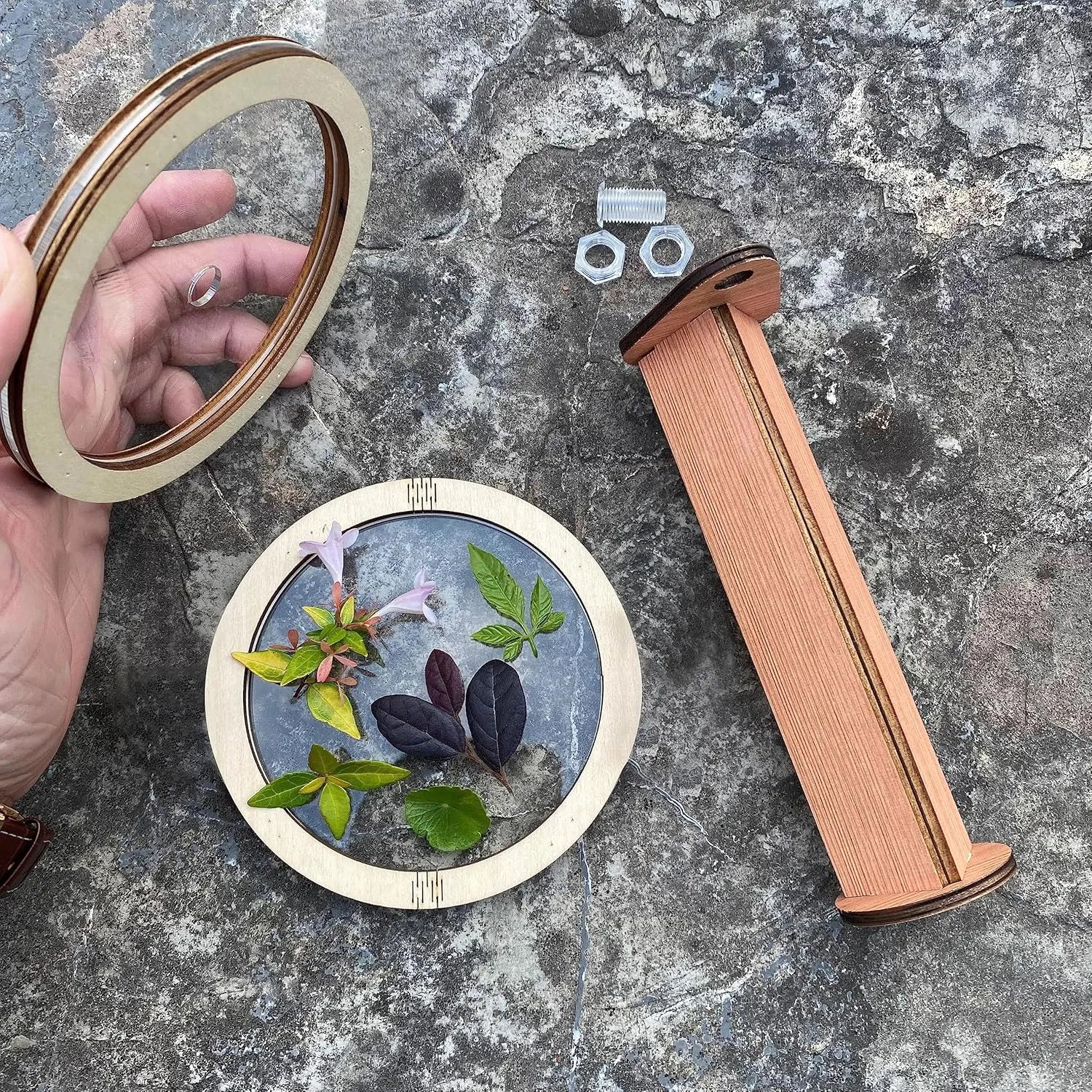 Natural DIY Kaleidoscope Kit, New Wooden Magic Rotating Kaleidoscope Making Set for Nature Lovers, Best Gift, Outdoor Classic Handmade Education Toys for Kids (1 Pc Round)