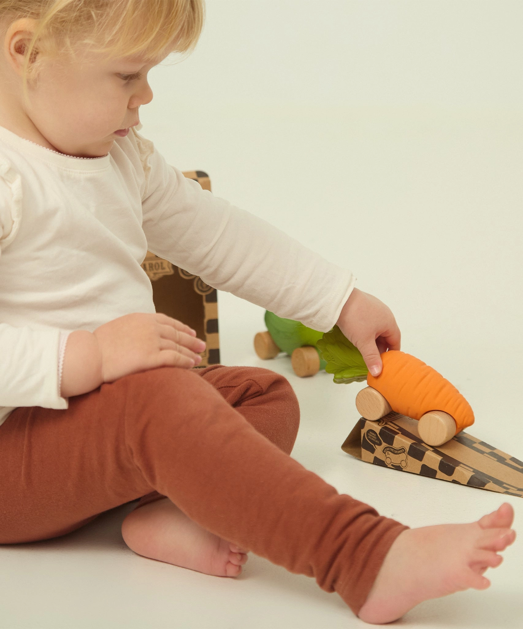 Oli & Carol Cathy The Carrot Car
