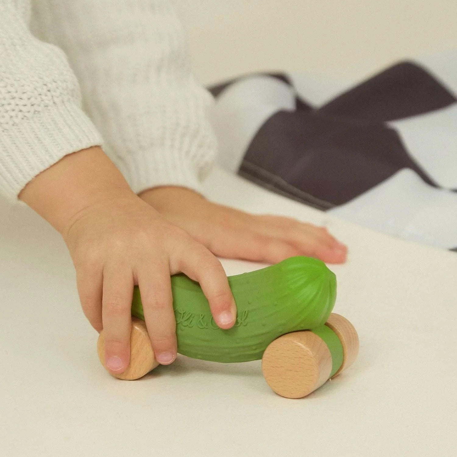 Oli and Carol - Car - Pepino the Cucumber