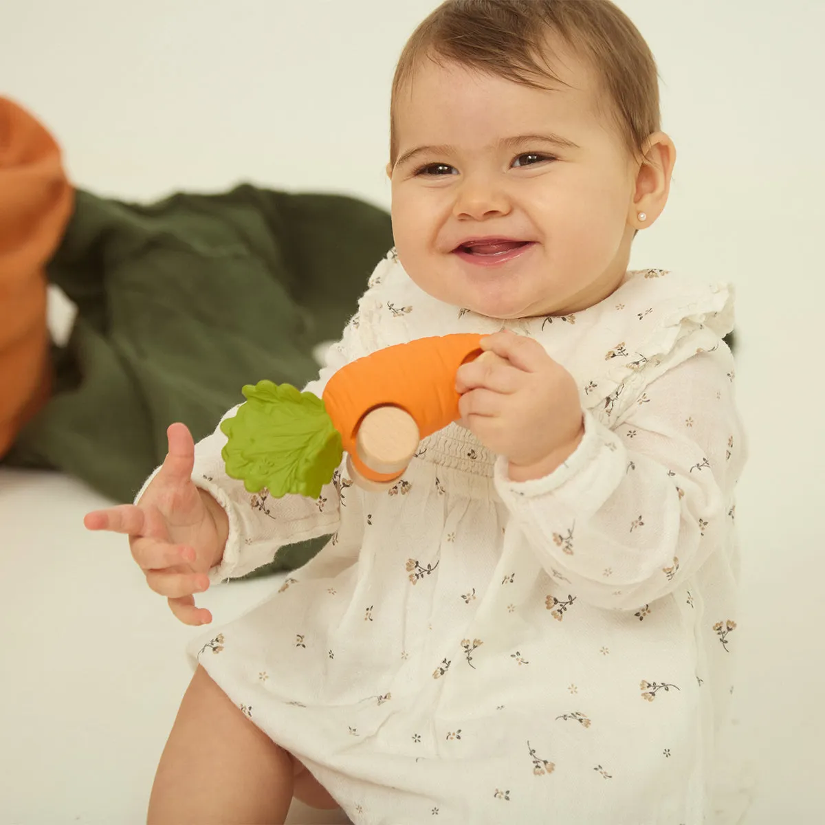 Oli&Carol car toy, carrot