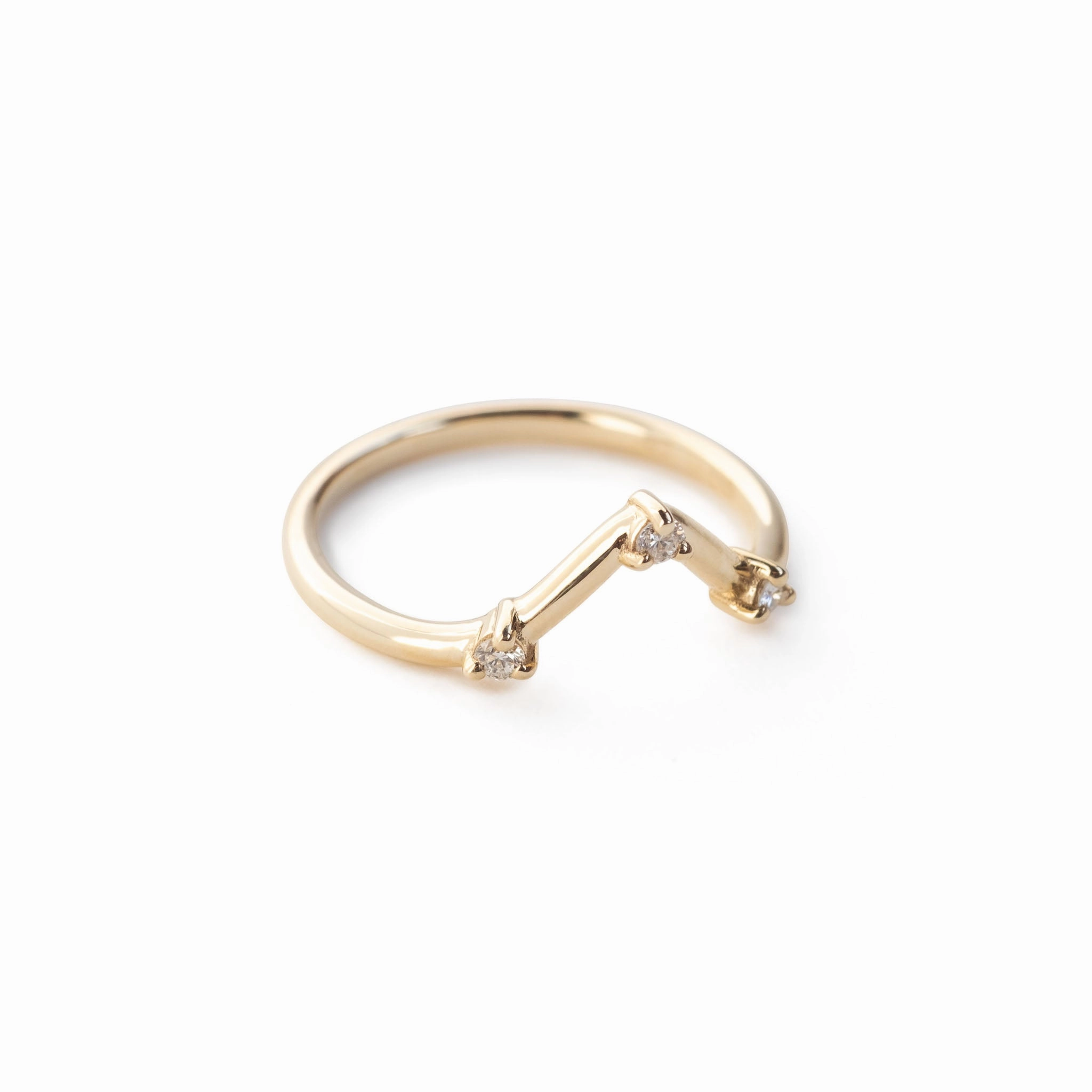 Pointed Three Diamond Arch Band in Yellow Gold