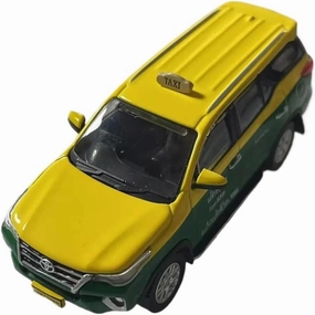 Simulation Car Model 1:64 for Fortuner 2018 Thailand Taxi RHD Green and Yellow Paint Alloy Simulation Car Model Display Mini Vehicles Toys