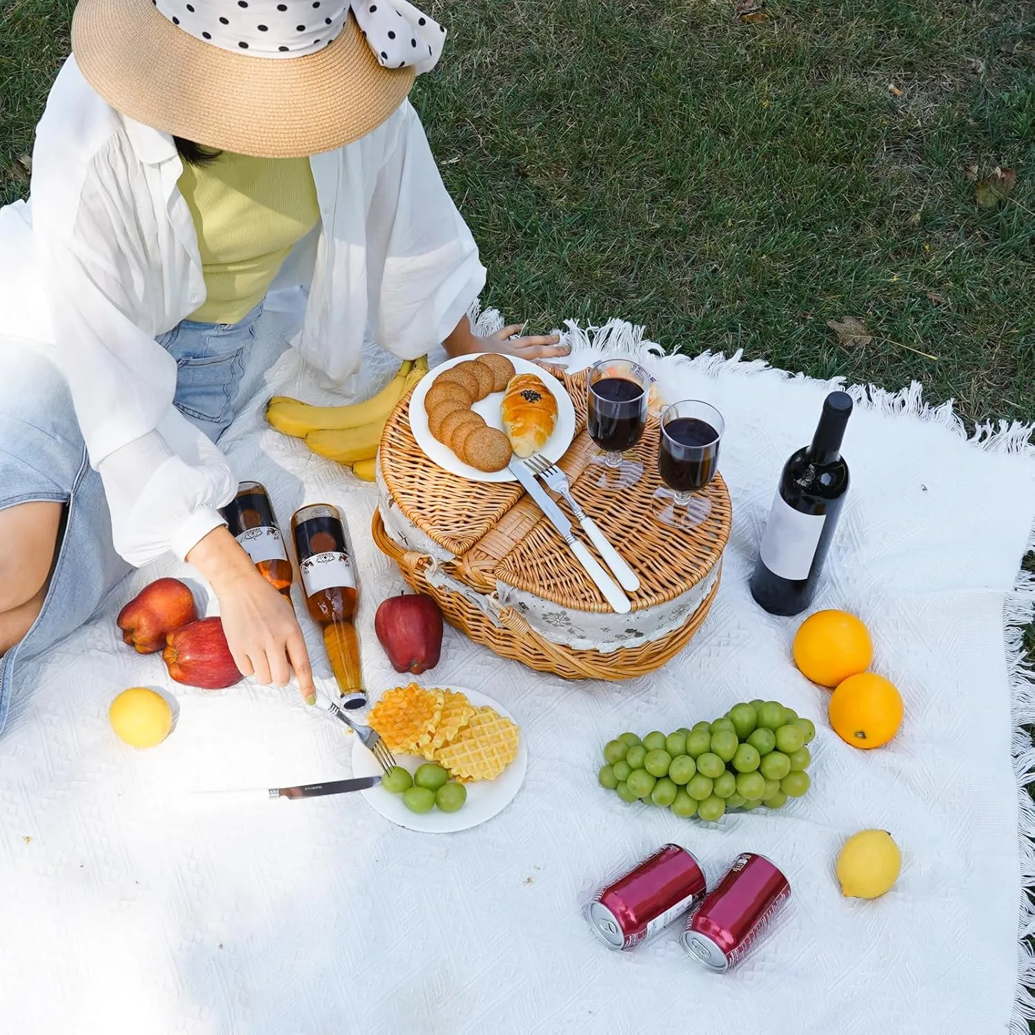 ZORMY Wicker Picnic Baskets with Removable Liner, Empty Picnic Basket with Lid, Picnic Hamper with Folding Woven Handles for Picnic, Camping, Outdoor, Halloween, Thanks Giving - WhiteKapok